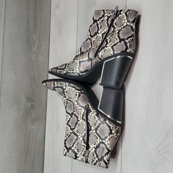 Circus by Sam Edelman Womens Ankle Animal Snake Print Boots shoes sz 10 - Picture 9 of 16